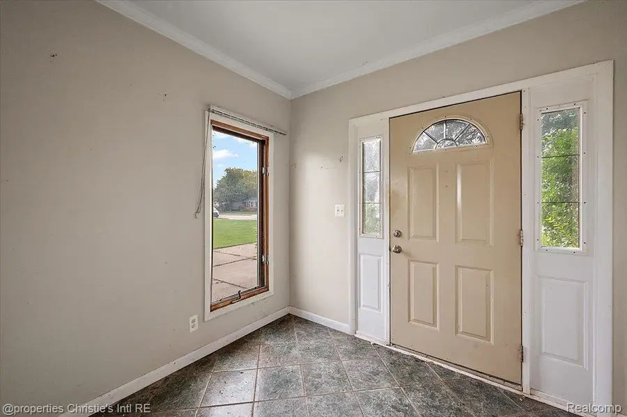 23786 Cushing Avenue, Eastpointe, MI 48021 - #3