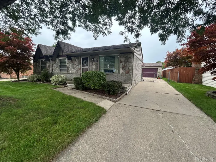 41950 Clayton Street, Clinton, MI 48038 - #2