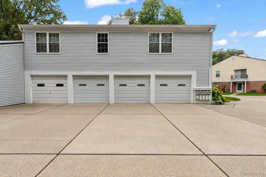 24775 Meadow Creek Drive, Harrison Township, MI 48045 - #2