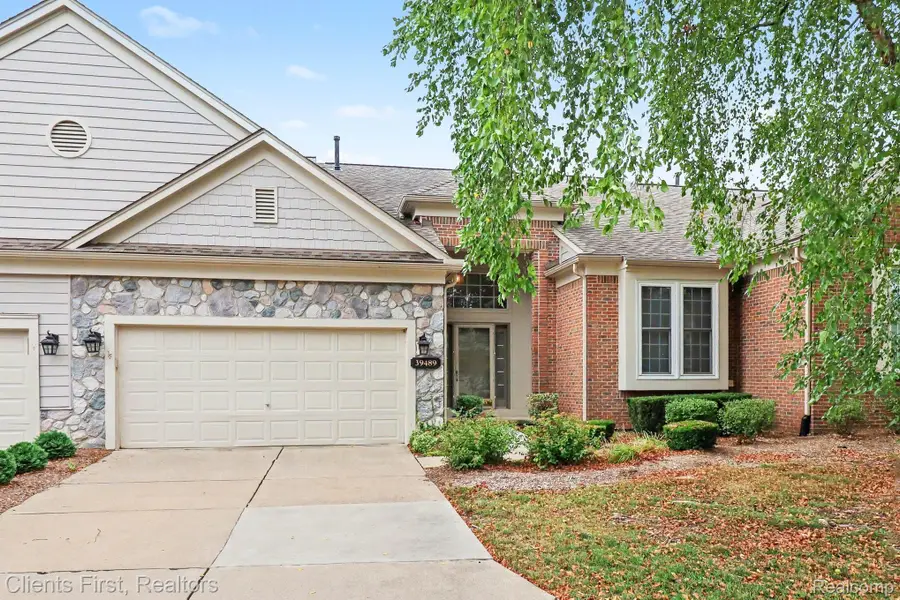 39489 Edgewater Drive, Northville, MI 48168 - #2