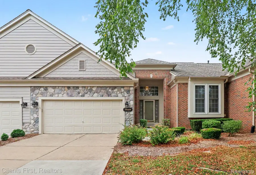 39489 Edgewater Drive, Northville, MI 48168 - #3