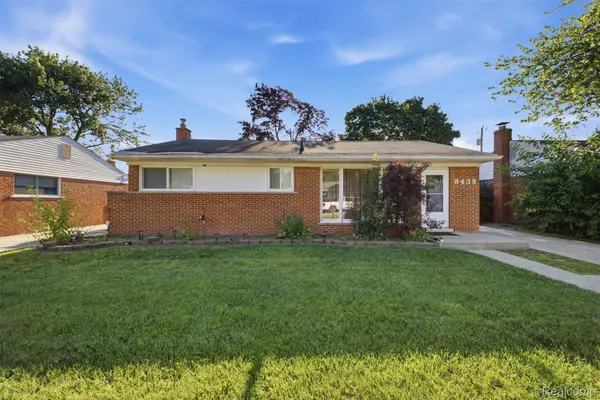 8439 Centralia Street, DearbornHeights, MI 48127