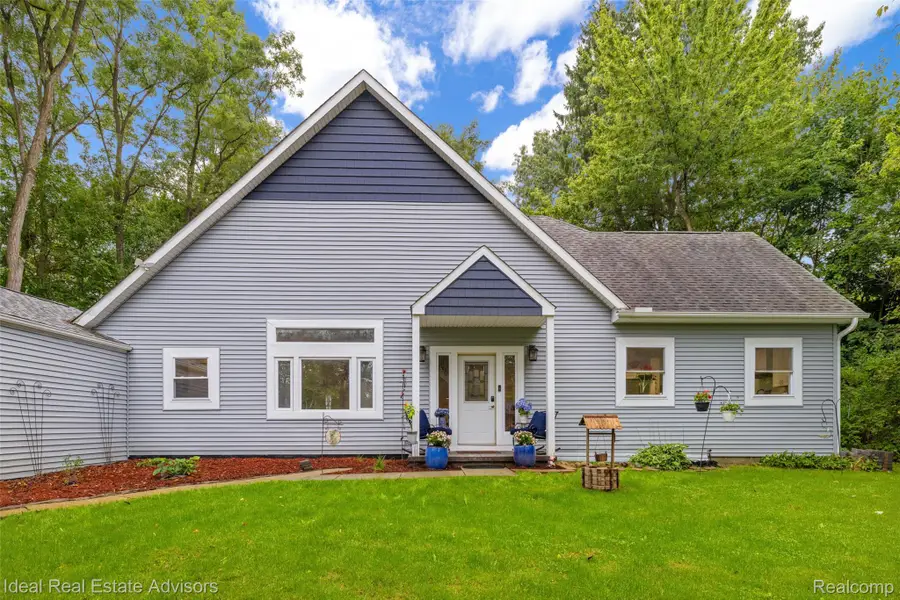 6304 Hiawatha Road, Hamburg, MI 48189 - #2