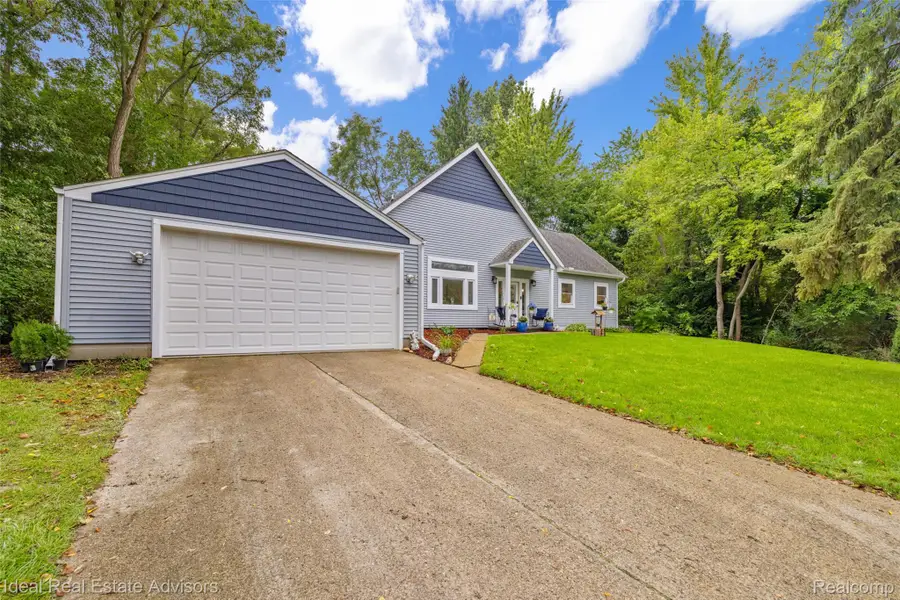 6304 Hiawatha Road, Hamburg, MI 48189 - #3