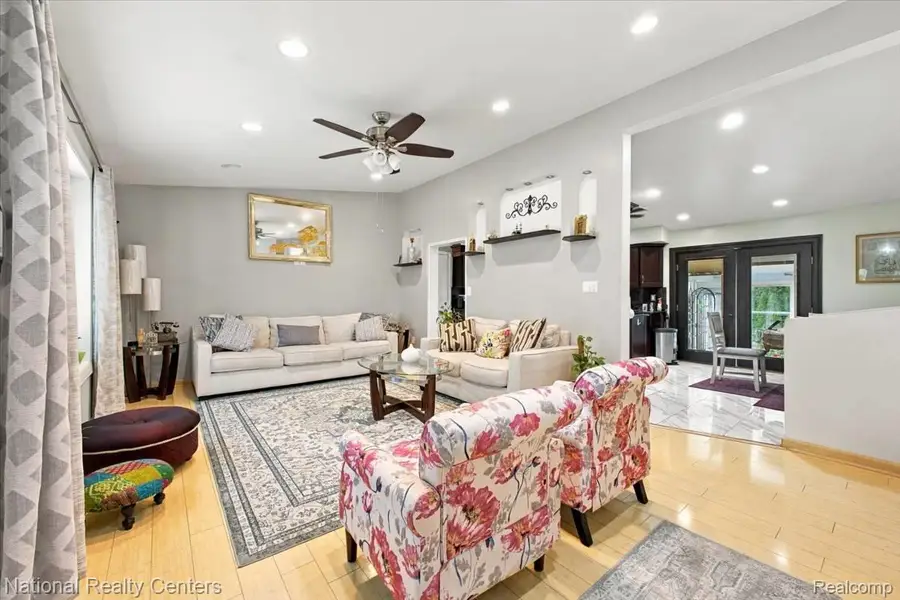 42146 Trinity Court, Sterling Heights, MI 48313 - #2