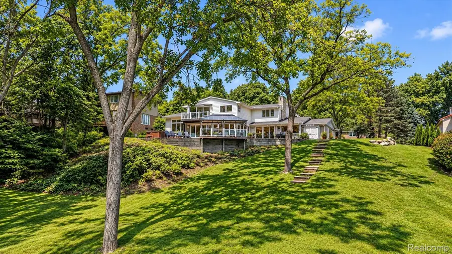 4282 Stoneleigh Road, Bloomfield Hills, MI 48302 - #3