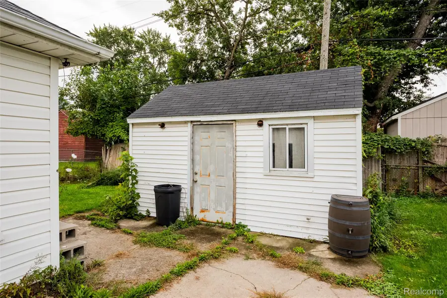 63 Chestnut Avenue, Hazel Park, MI 48030 - #2