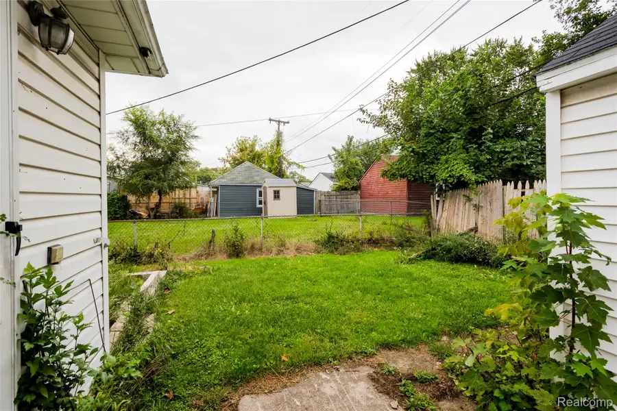 63 Chestnut Avenue, Hazel Park, MI 48030 - #3