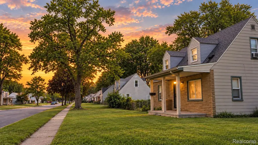 26095 Powers Avenue, Dearborn Heights, MI 48125 - #3