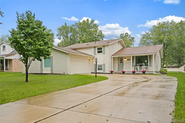 8240 Hampton Road, GrosseIle, MI 48138