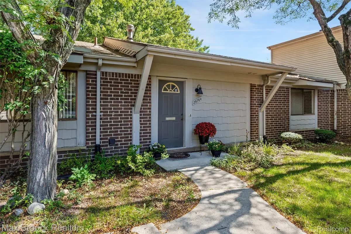 29764 Farmbrook Villa Lane, Southfield, MI 48034 - #1