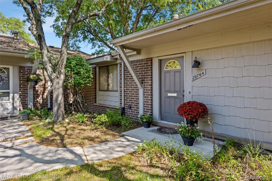 29764 Farmbrook Villa Lane, Southfield, MI 48034 - #2