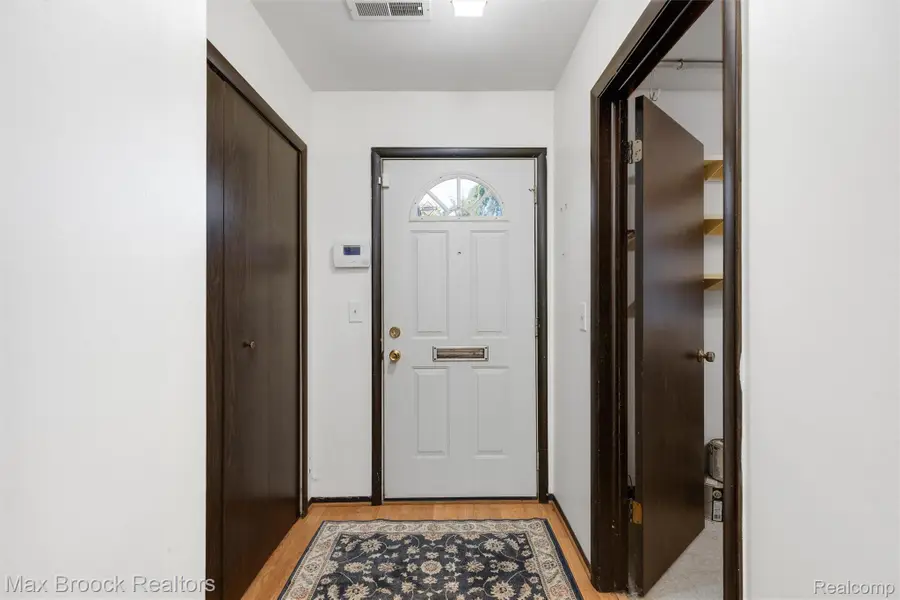 29764 Farmbrook Villa Lane, Southfield, MI 48034 - #3