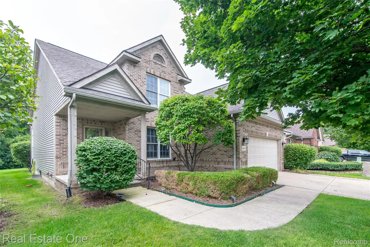 5808 Windstar Circle, Waterford, MI 48327 - #1