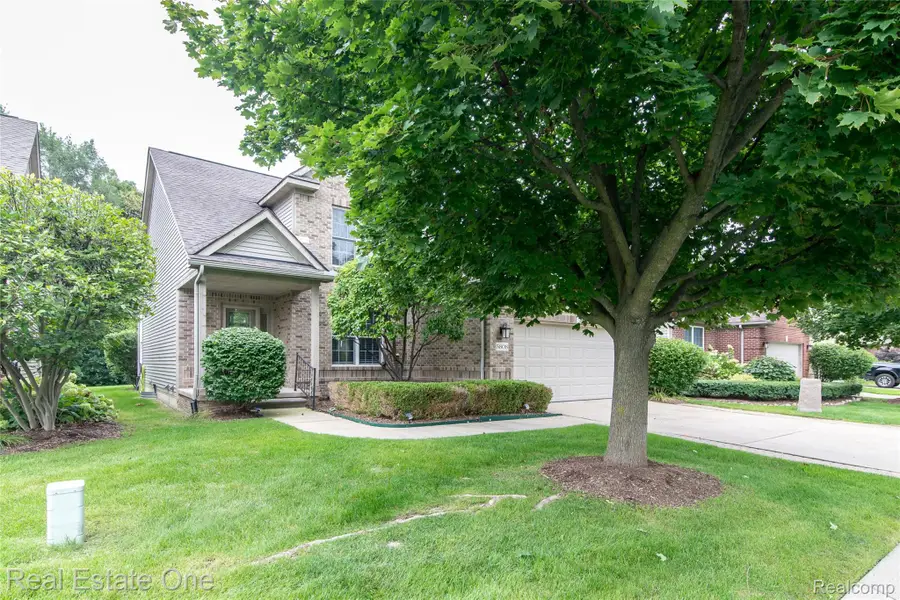 5808 Windstar Circle, Waterford, MI 48327 - #2