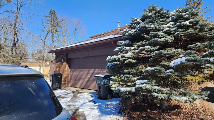 35312 Northmont Drive, Farmington, MI 48331 - #2