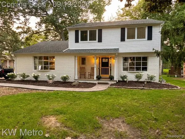 1476 Chanticlair Circle, Wixom, MI 48393