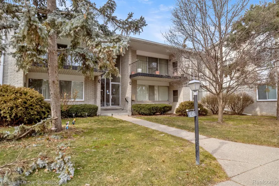 8545 Kennedy Circle #3, Warren, MI 48093 - #2