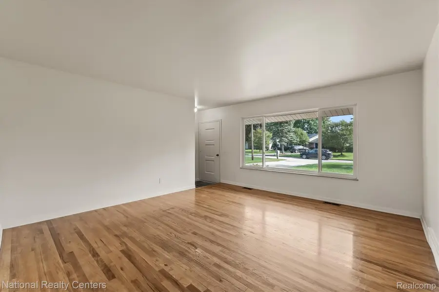 2082 Kingswood Drive, Flint, MI 48507 - #2