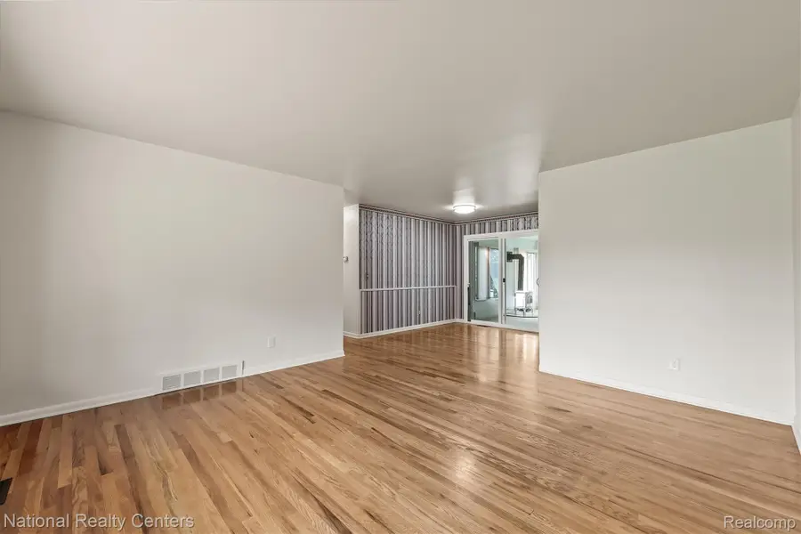 2082 Kingswood Drive, Flint, MI 48507 - #3