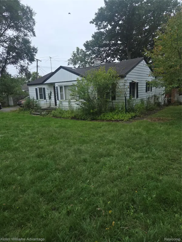 3835 Oak Knoll Road, Waterford, MI 48328