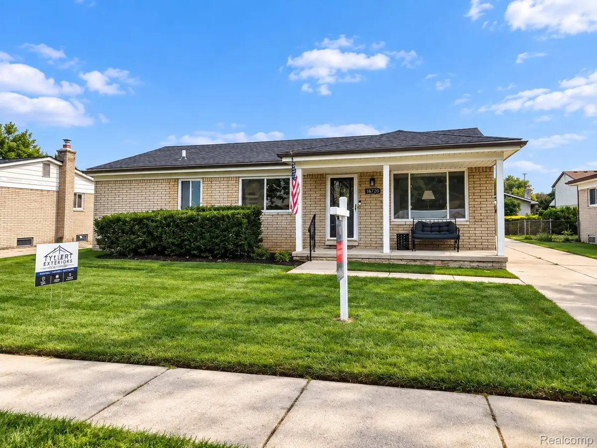 15270 Cambridge Drive, Fraser, MI 48026 - #1