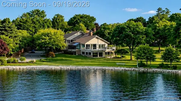 3850 Pine Harbor Drive, WestBloomfield, MI 48323