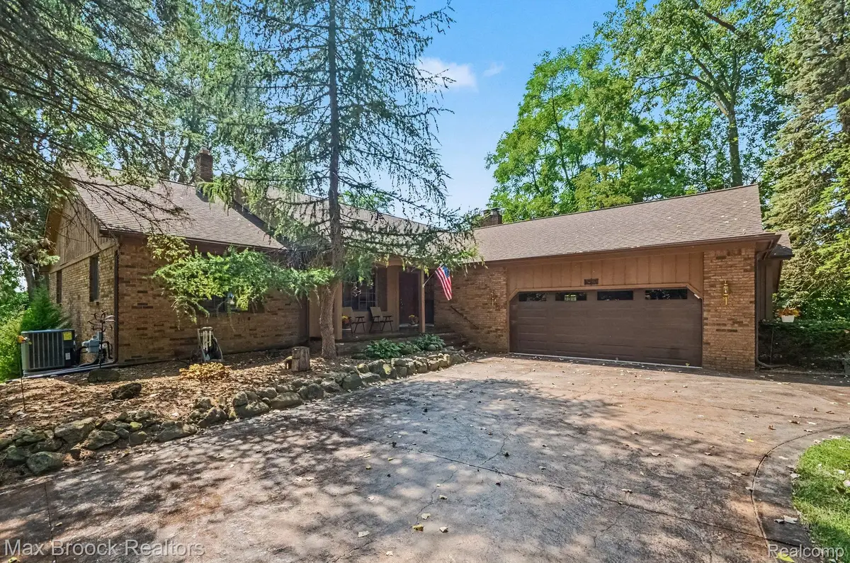 6925 W Church Street, Clarkston, MI 48346 - #1