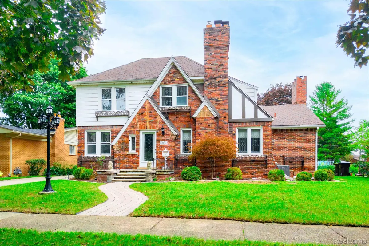 2032 S Trenton Drive, Trenton, MI 48183 - #1