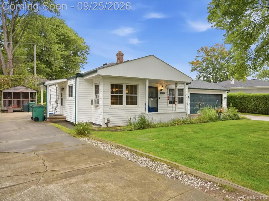 27877 Ponchartrain Street, Harrison Township, MI 48045 - #2