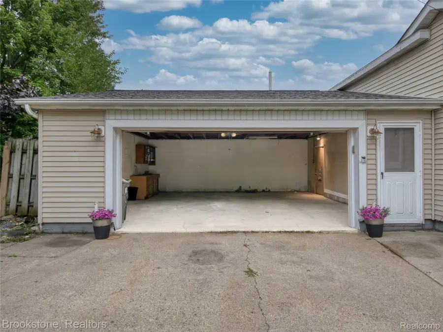 3023 Baker Heights, Grand Blanc, MI 48507 - #2