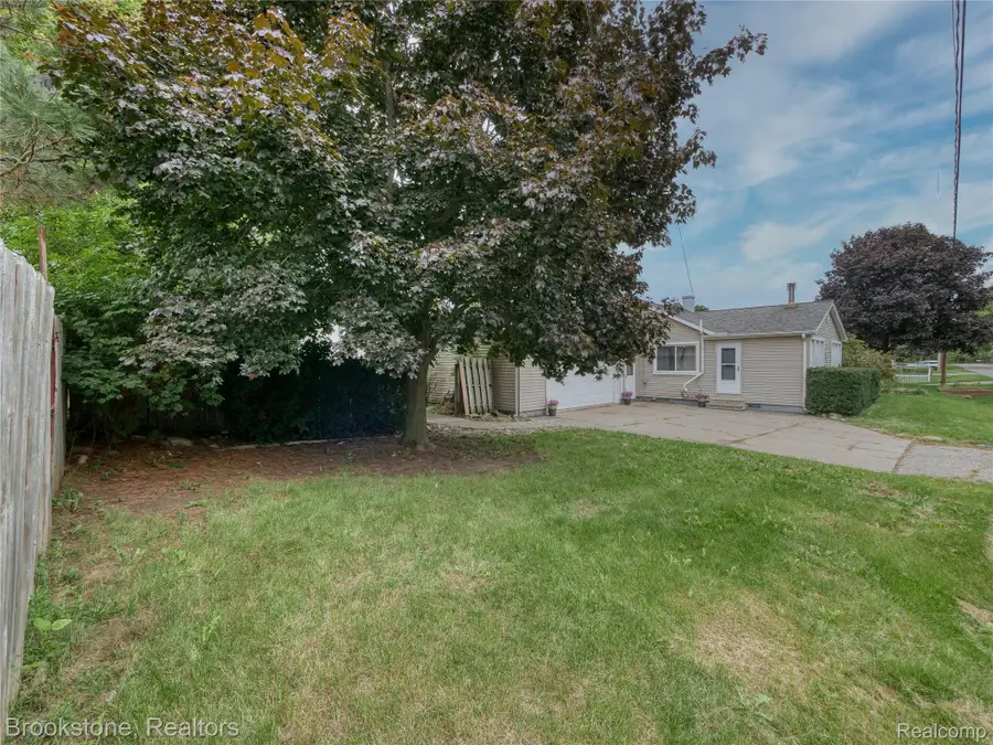 3023 Baker Heights, Grand Blanc, MI 48507 - #3