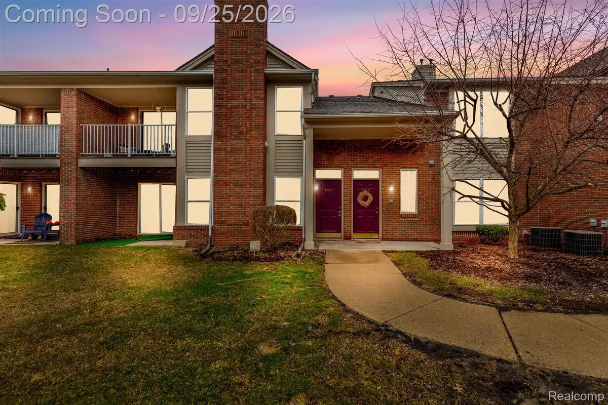 43427 Claremont Drive E, Clinton, MI 48038 - #1