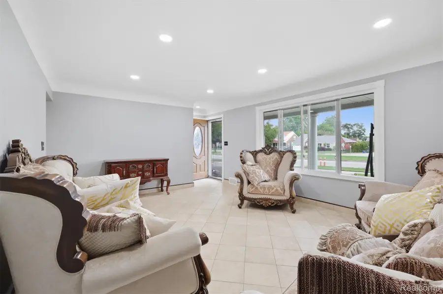 18116 Outer Drive, Dearborn, MI 48128 - #3