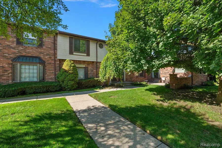 2346 London Bridge Drive #62, Rochester Hills, MI 48307 - #2
