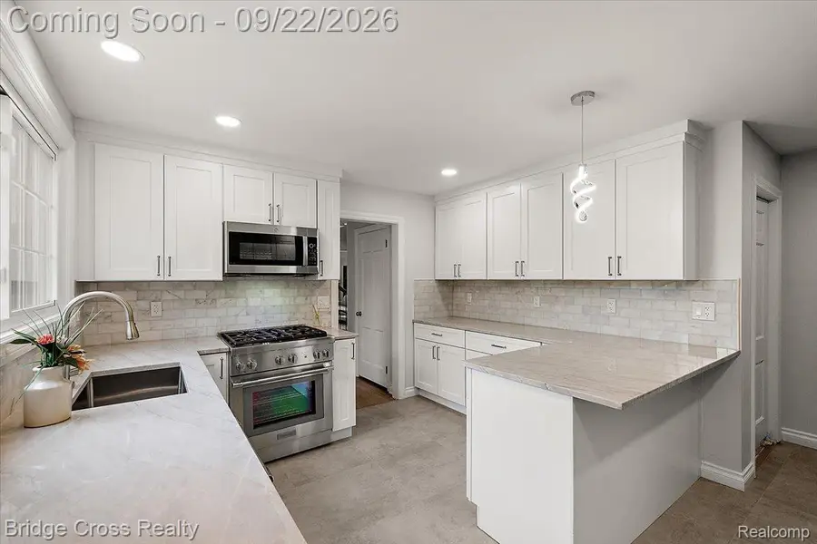 330 N Cranbrook Cross Road, Bloomfield, MI 48301 - #2