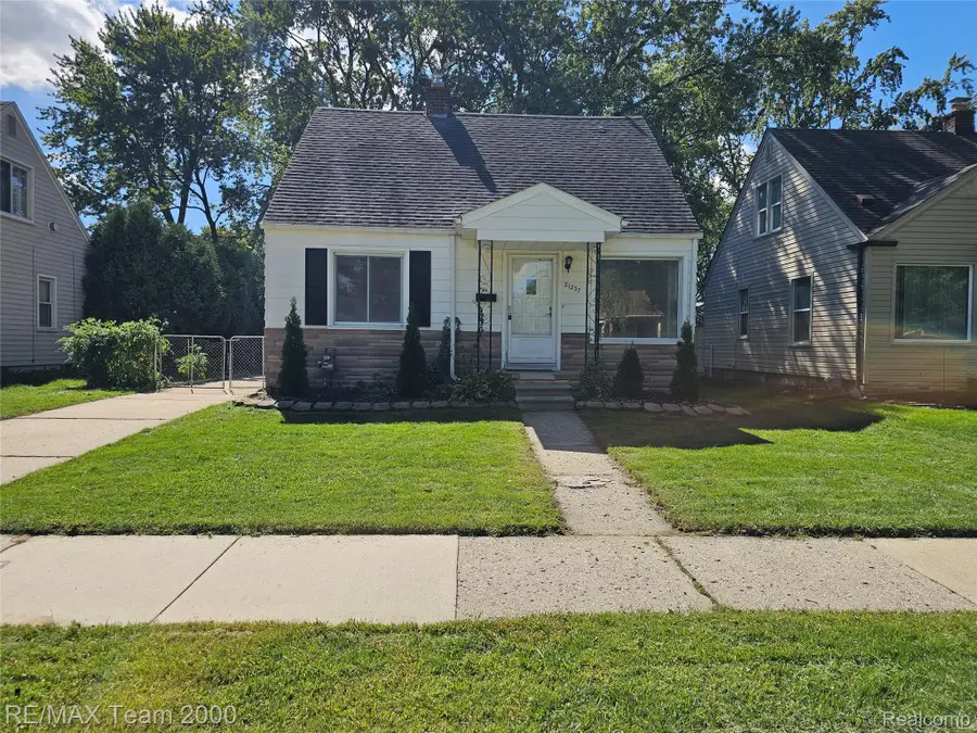 21237 Carlysle Street, Dearborn, MI 48124 - #2