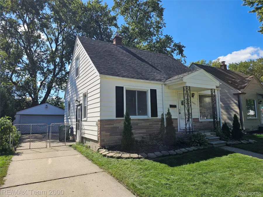 21237 Carlysle Street, Dearborn, MI 48124 - #3