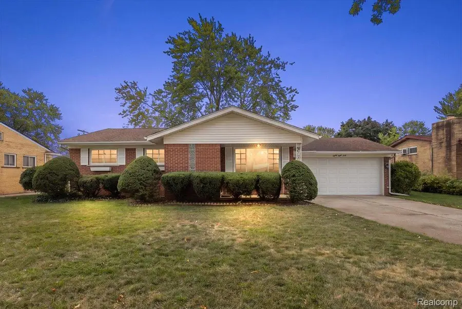 8860 Kidley Drive, Sterling Heights, MI 48314 - #2