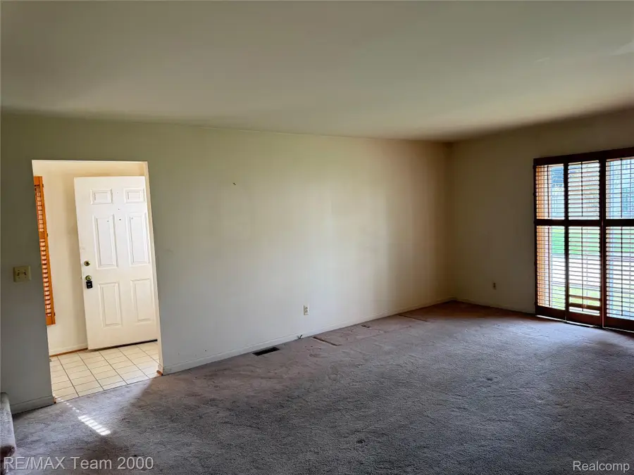 37424 Stonegate Circle, Clinton Township, MI 48036 - #3