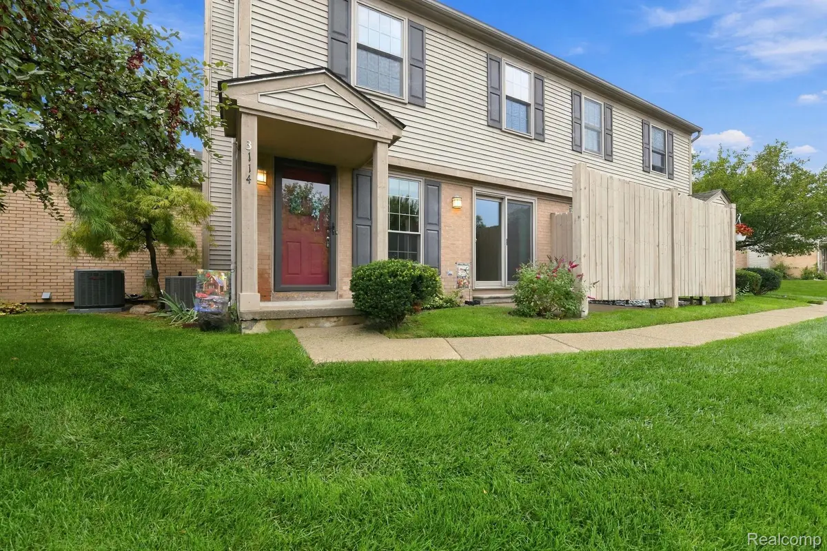 3114 Hidden Trail, Waterford, MI 48328 - #1