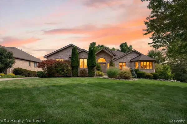 2016 Reagan Drive, RochesterHills, MI 48309