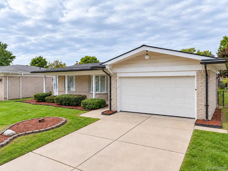 30345 Lund Avenue, Warren, MI 48093 - #3