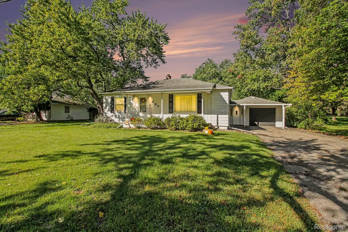 207 N Elms Road, Flushing, MI 48433 - #1