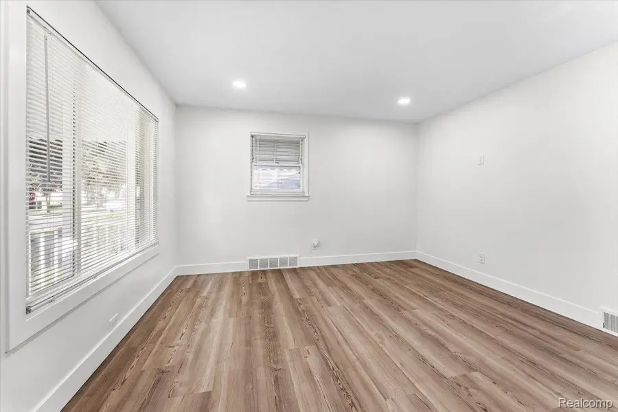 1582 Gregory Avenue, Lincoln Park, MI 48146 - #3