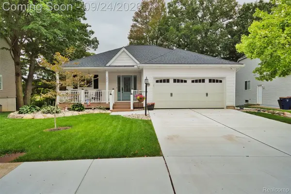 1355 Sherwood Forest Court, Waterford, MI 48327