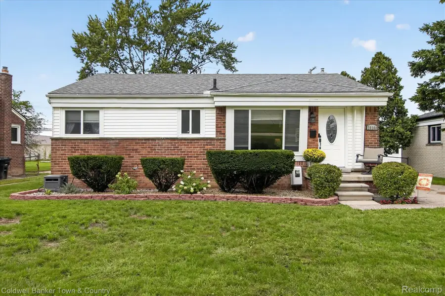 29100 Elmira Street, Livonia, MI 48150 - #3