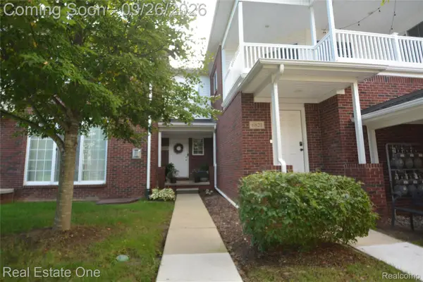 6825 Boulder Pointe Drive #32, Washington, MI 48094