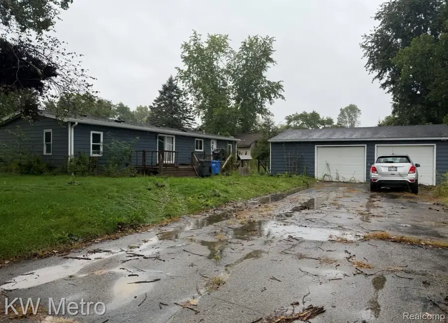 5552 Cherokee Bend, Howell, MI 48843 - #2