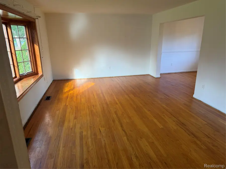32402 Dunford Street, Farmington Hills, MI 48334 - #3
